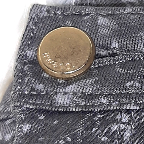 RW&CO Grey Floral Jegging - Picture 6 of 12